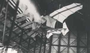 Motor-Drachen in der Ballonhalle